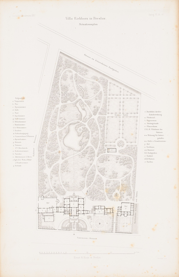 Eine detaillierte Karte eines Parks mit Bäumen, Sträuchern und Vegetation, die auf dem Umschlag eines alten Buches mit zusätzlichem Text über den Park gedruckt ist.