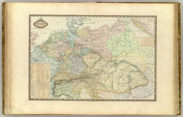 Altes Buch offen mit detaillierter Deutschlandkarte.