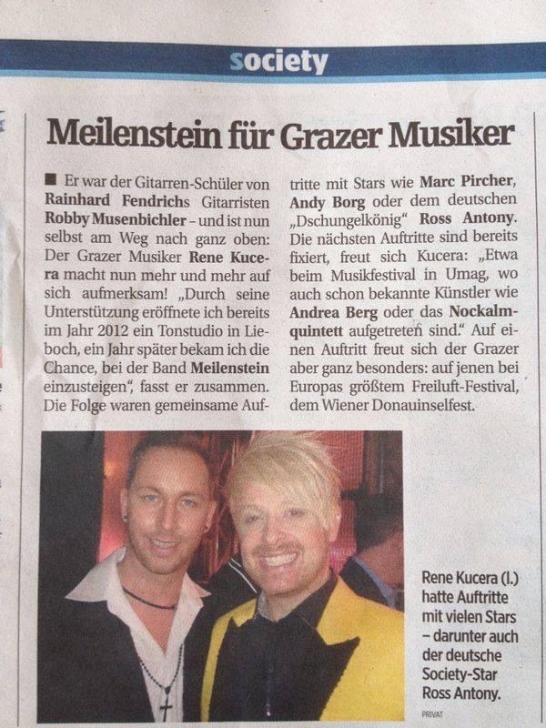 Zwei Männer in Anzügen, die in einer Zeitungsanzeige mit der Überschrift "Grazer Musiker" vom März 2012 lächeln