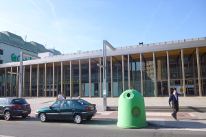 Glass Recycling Chaos: Why the District of Fürth Can't Apply Much Pressure with Full Glass Bins