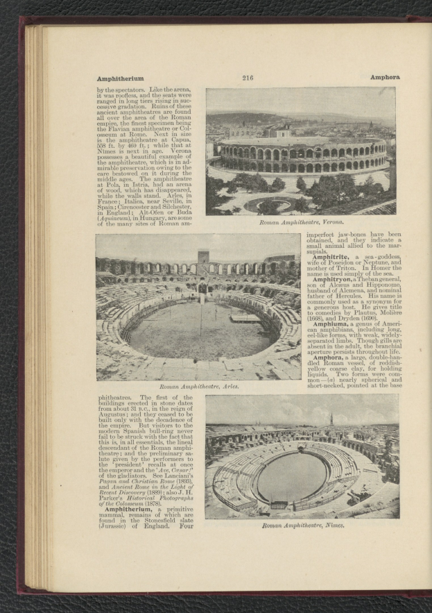 Offenes Buch mit Stadionbild und Text sowie zusätzlichen Fotos.