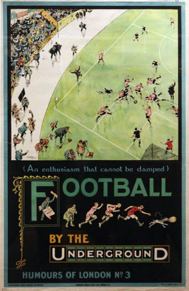 Ein Plakat an einer Wand, das Zuschauer bei einem Fußballspiel in einem Stadion zeigt, mit der Aufschrift "Fußball von der U-Bahn - Humours of London No. 3" darüber.