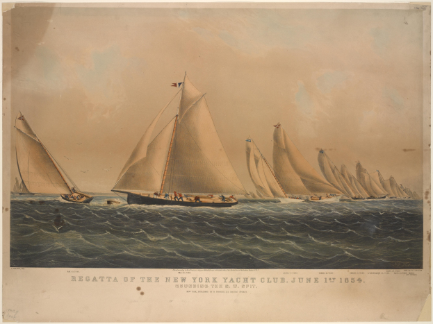 Eine Regatta des New York Yacht Clubs mit mehreren Booten auf dem Wasser, Menschen an Bord und Text auf einem Papier im Vordergrund.